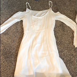 Cold-shoulder White dress